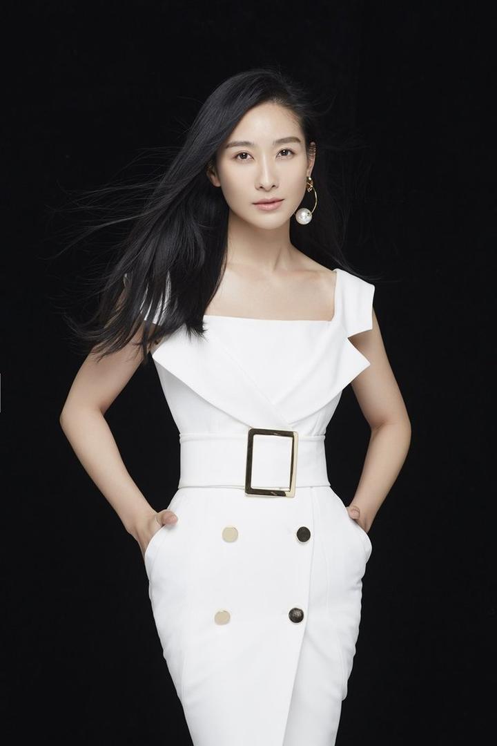 时尚封面女郎陶昕然美女明星写真图片