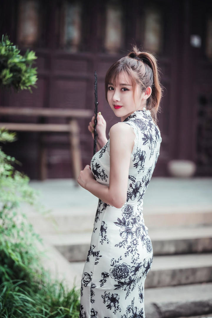 清纯甜美旗袍美女写真图片