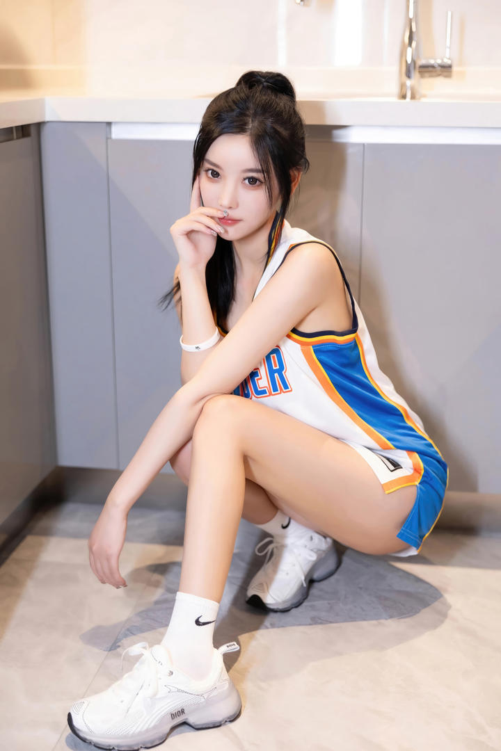 穿篮球服的性感美女模特杨晨晨国模私拍图片
