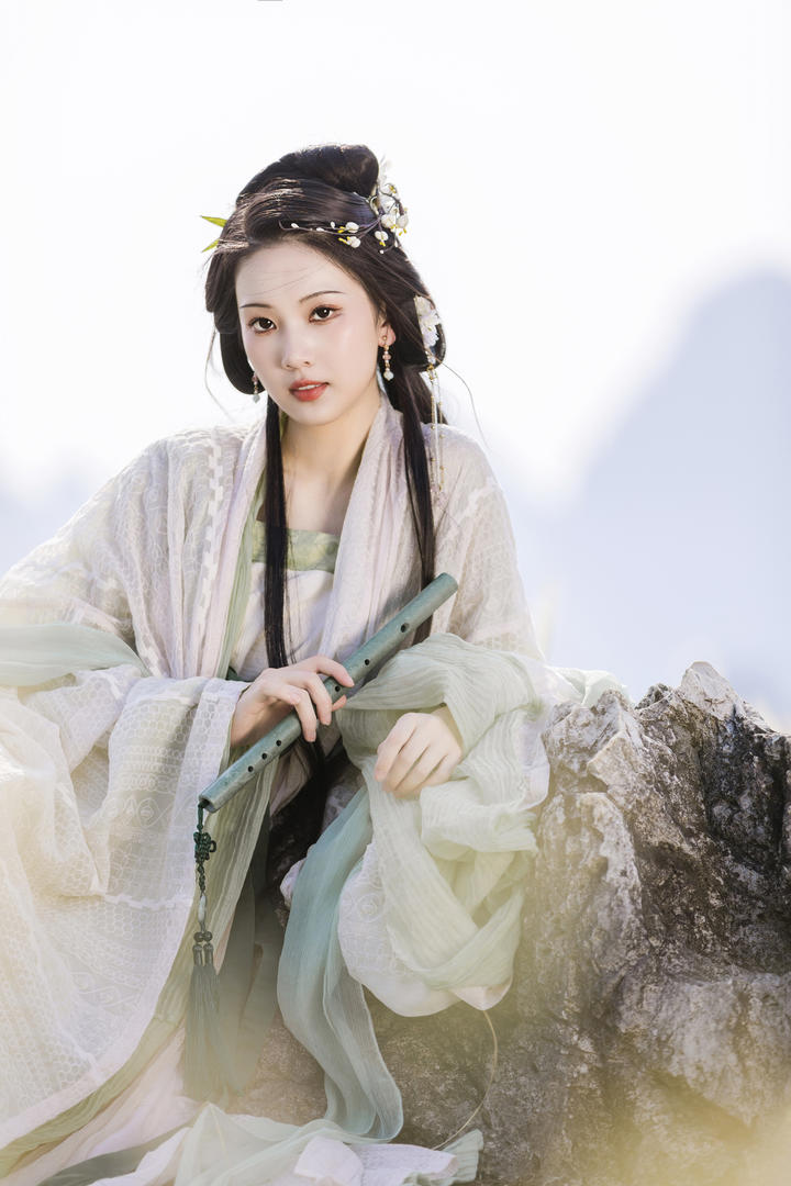 推特极品网红美女女神吹萧古装写真艺术照