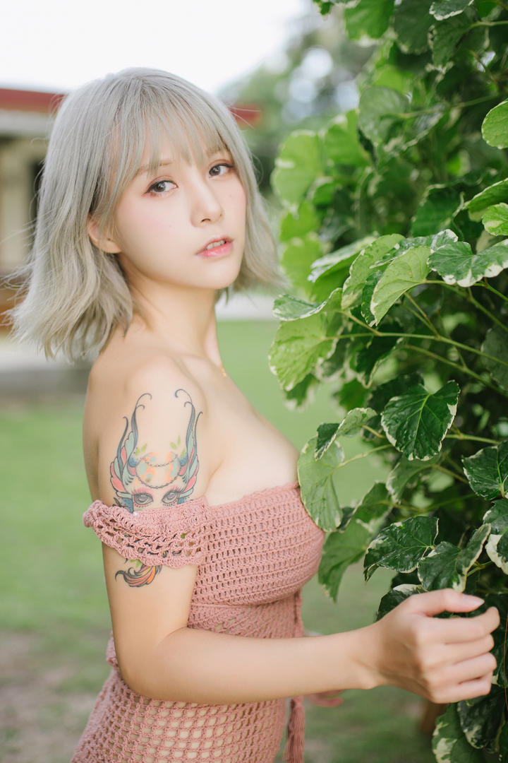 高清户外清纯短发女生写真