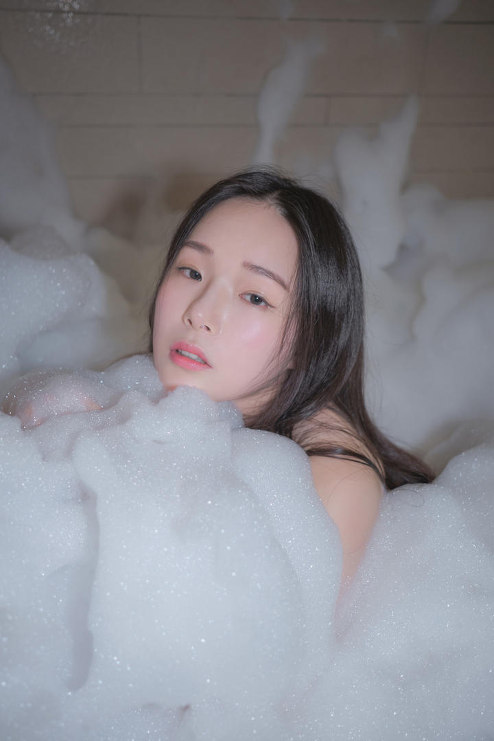 日韩国产69精品久久久久久精品竹菊美女洗澡图片