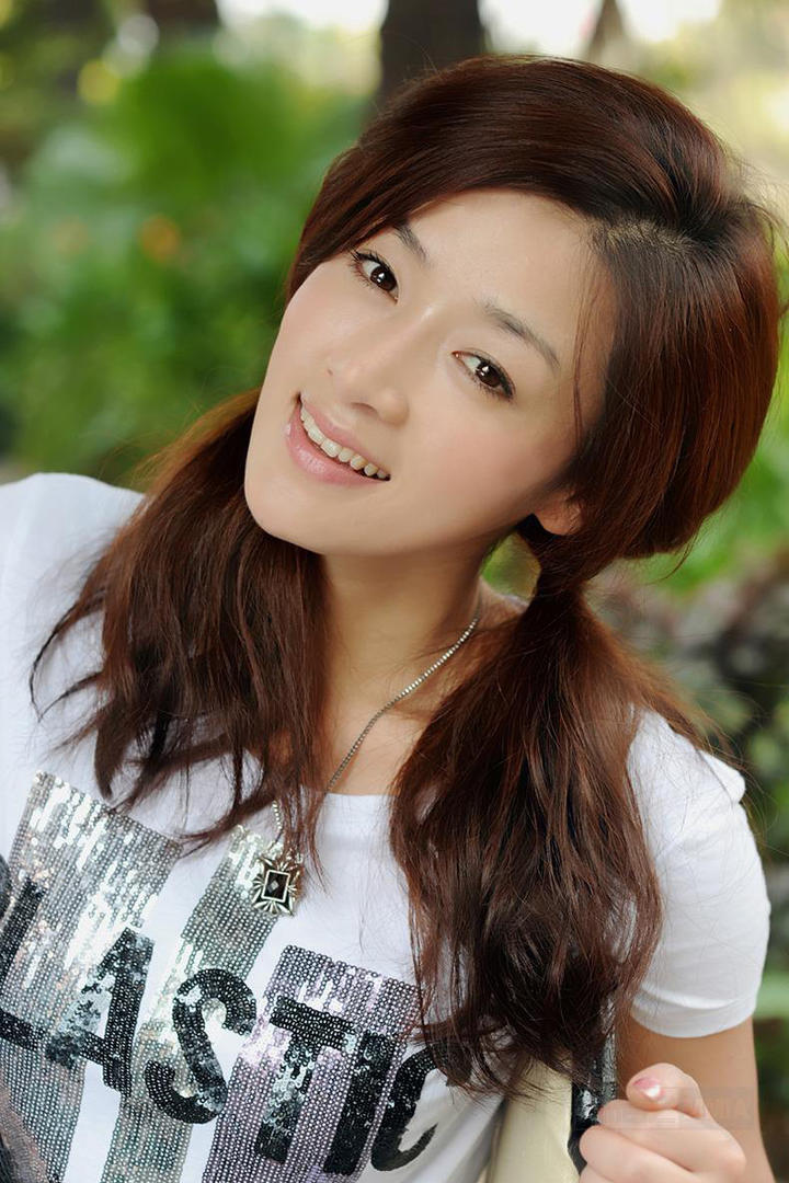 何彦霓生活照高清图片