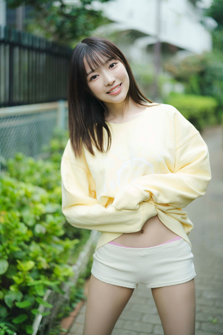 水蜜桃日本粉嫩美女黄色毛衣自拍在线观看免费
