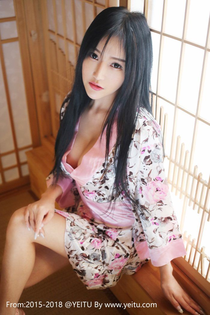 优星馆美女模特杨上萱性感比基尼凹凸有致北京旅拍