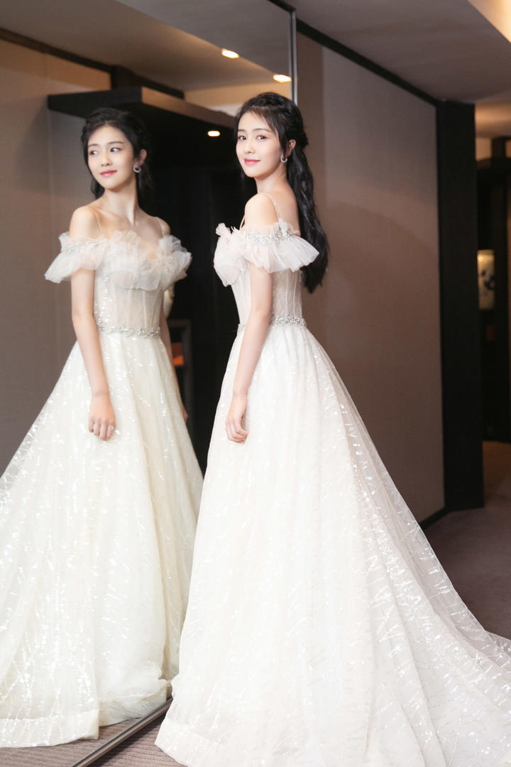穿洁白婚纱的极品颜值美女明星白鹿高清图片大全