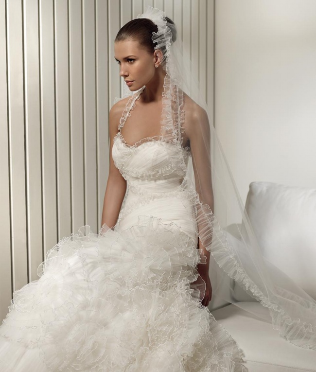 白色婚纱美女图片