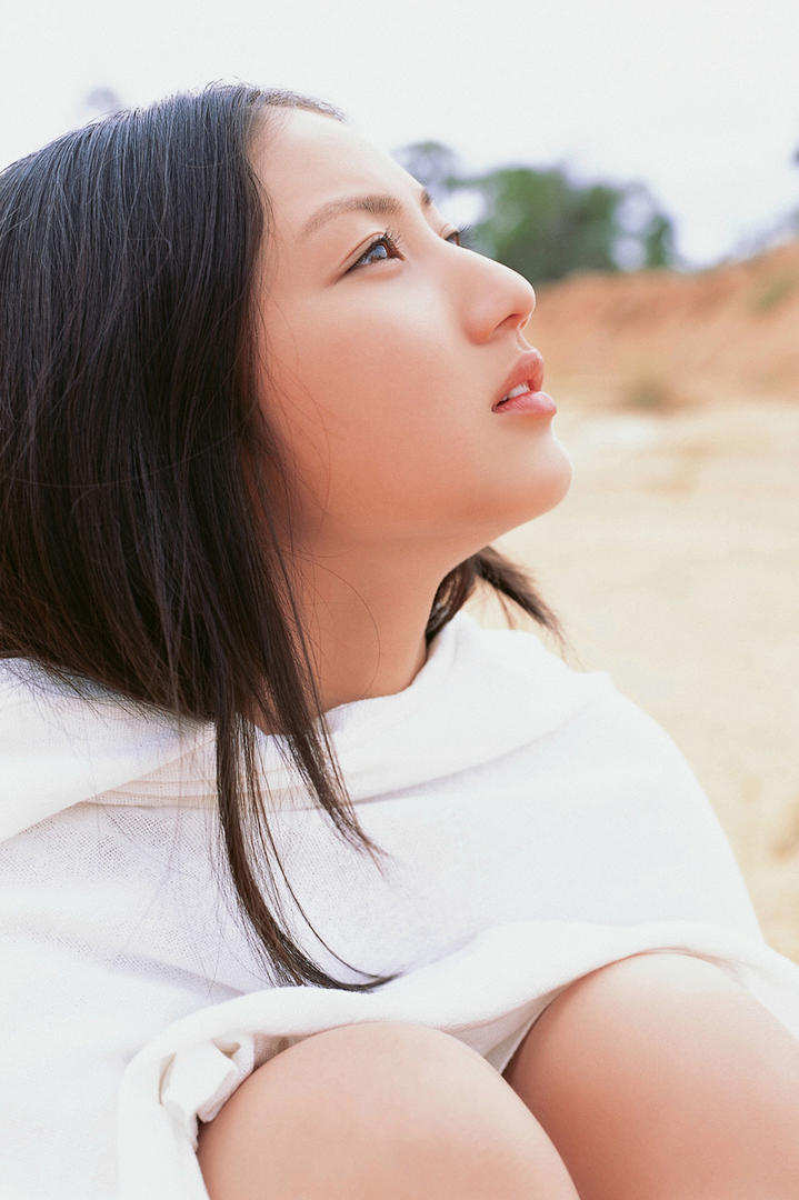 清纯日本美女侧脸写真图片