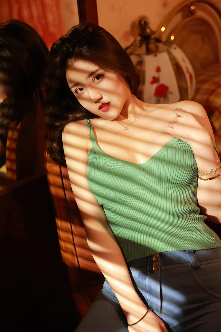 漂亮性感的内地嫩模夏西美女套图