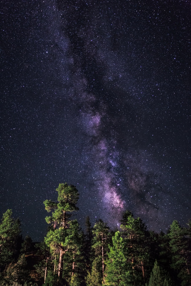唯美紫色银河星空图片