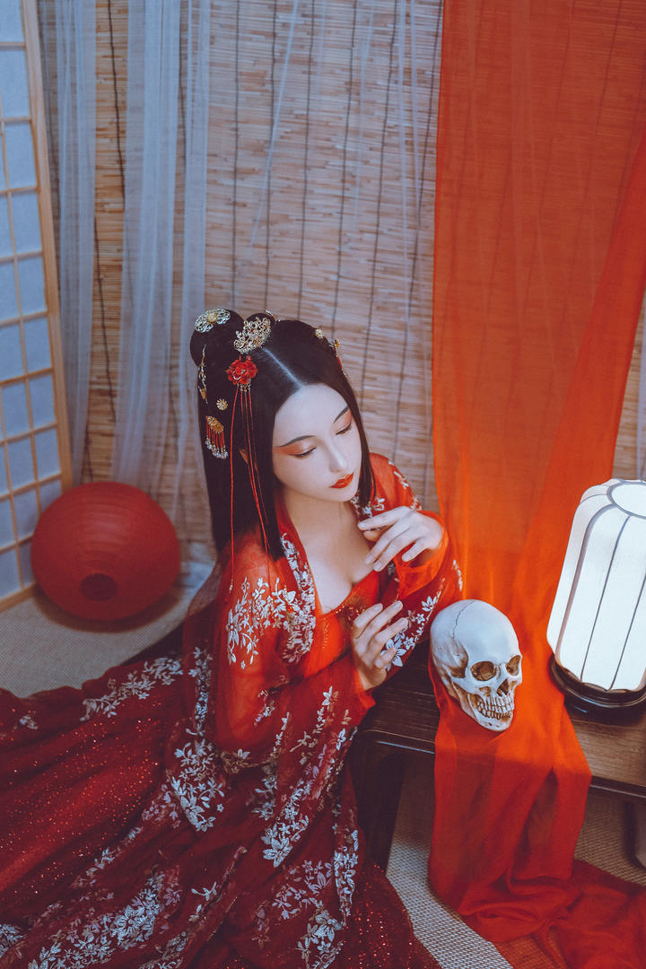 一身红装的女妖精唯美古装美女图片