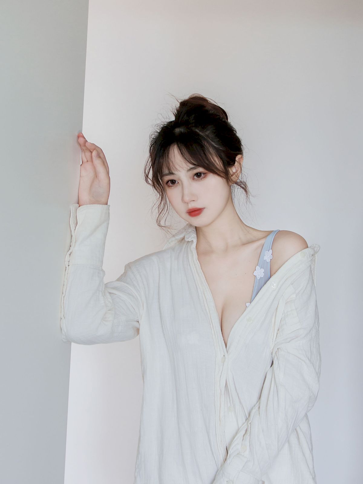 网络美女念雪ww居家蓝色沐浴阳光系列性感写真