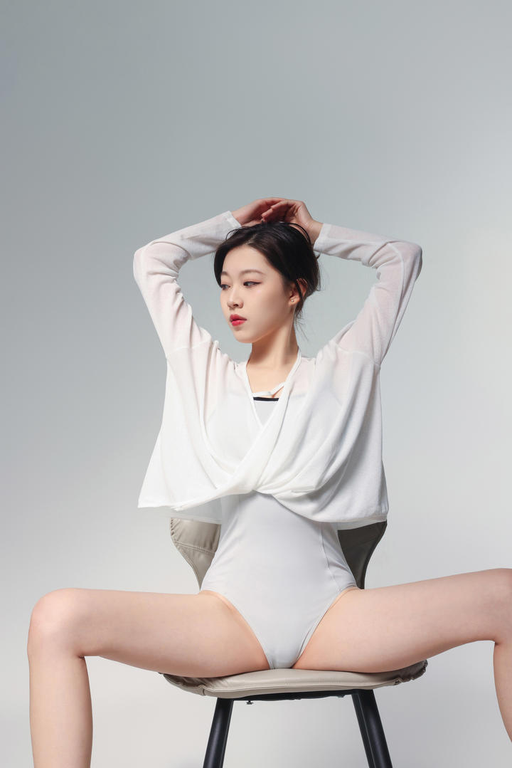 张开双腿的美女瑜伽老师不雅照人体摄影写真大图