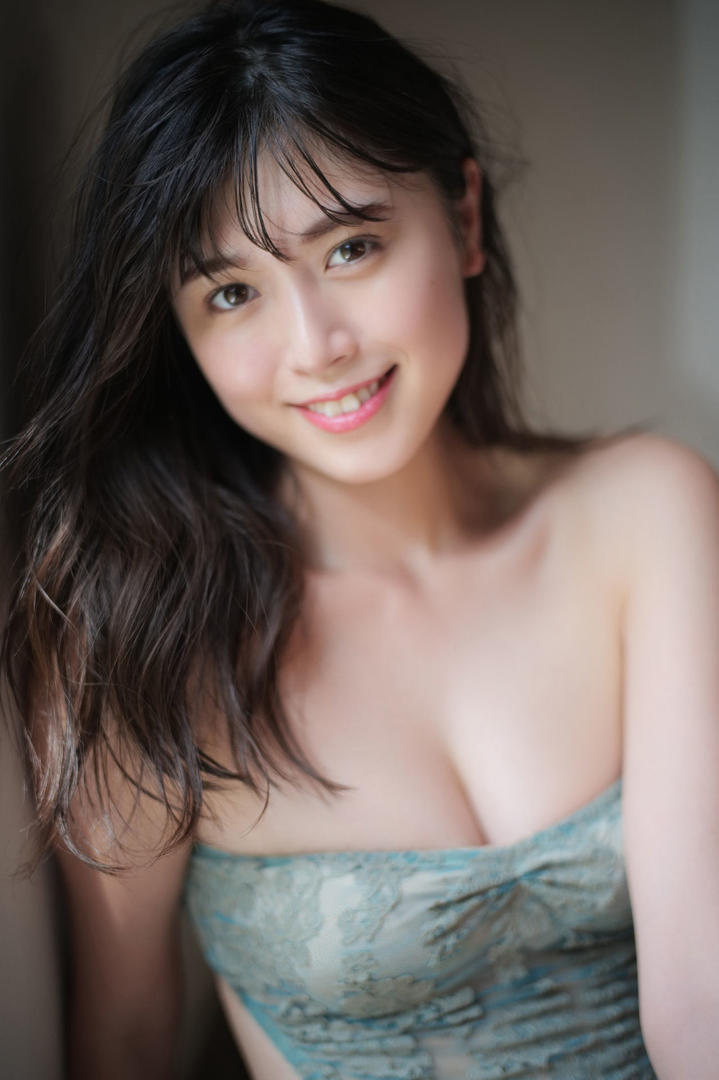 日本伦理片年轻漂亮的女主角大胆艺术写真照片
