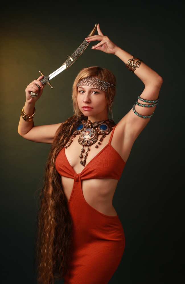 性感美女部落风格写真艺术照图片