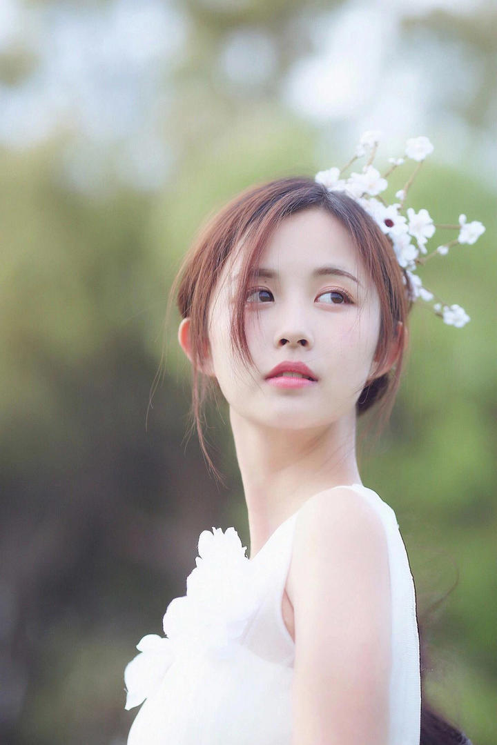 清纯高颜值美女学生户外写真图片