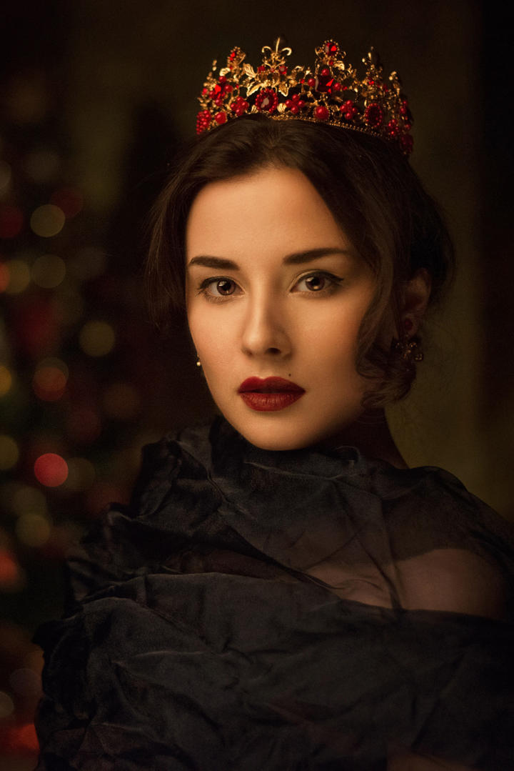头戴皇冠的高清欧美气质女王图片