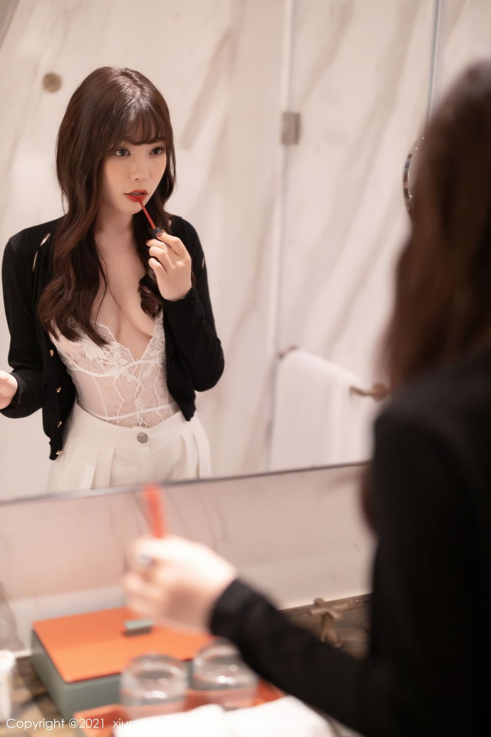 秀人网性感女神芝芝Booty吊袜美腿镂空吊带半遮半掩娇媚写真