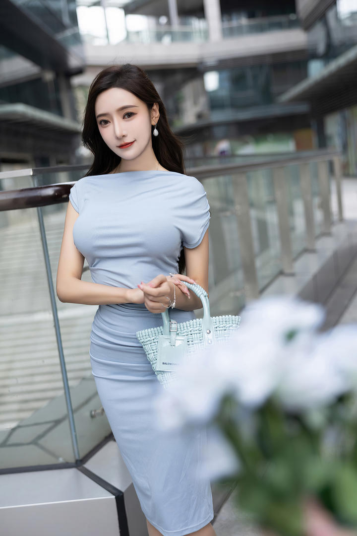 气质美女模特王馨瑶116美女街拍写真图片