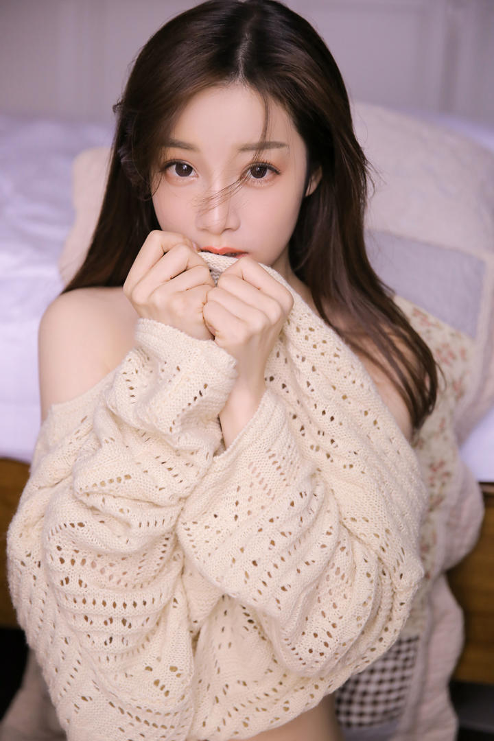 4K超清毛衣清纯美女主播壁纸图片