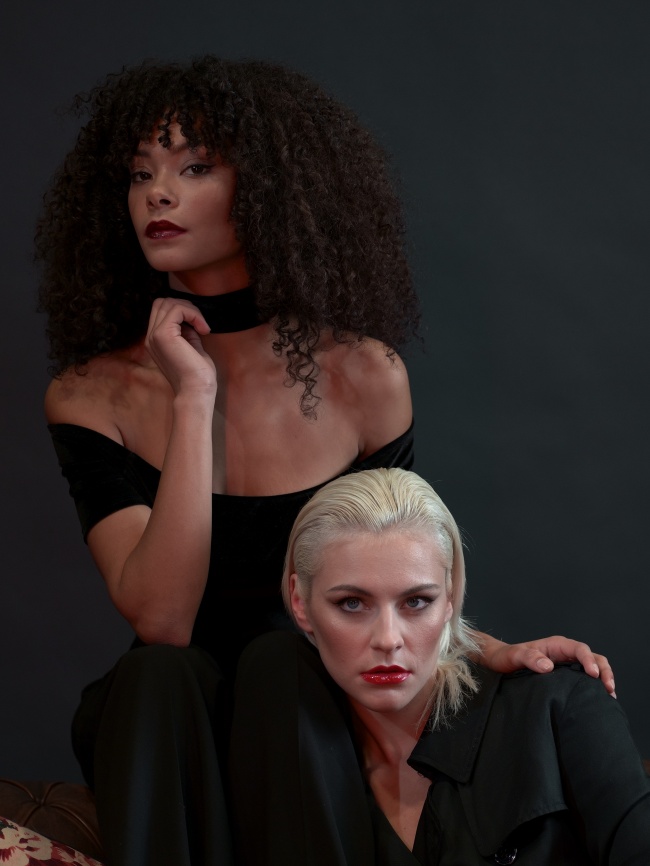 六六六女人体双人照图片