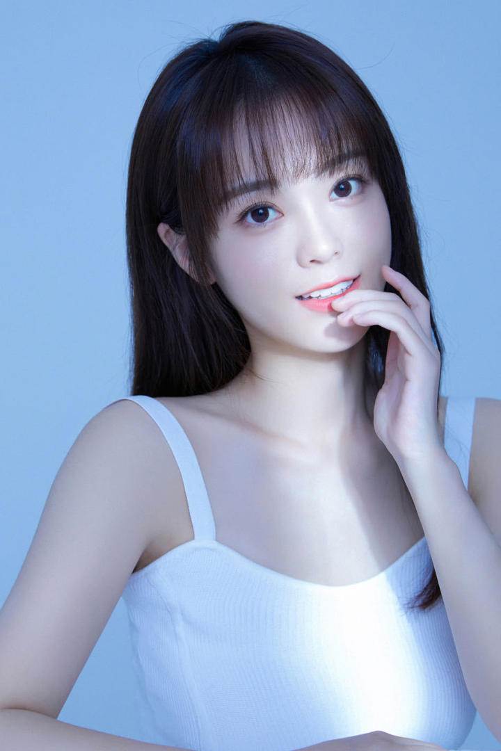 国内清纯可爱软妹子吊带背心美女写真图片