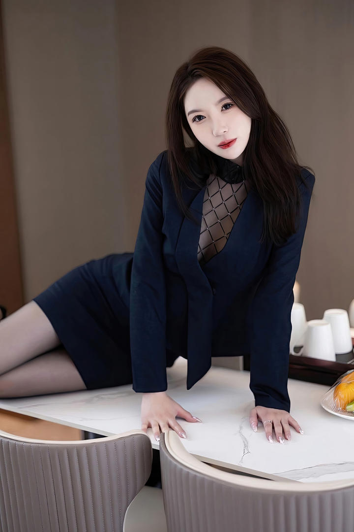 银行美女白领梦心玥黑丝制服诱惑写真图片