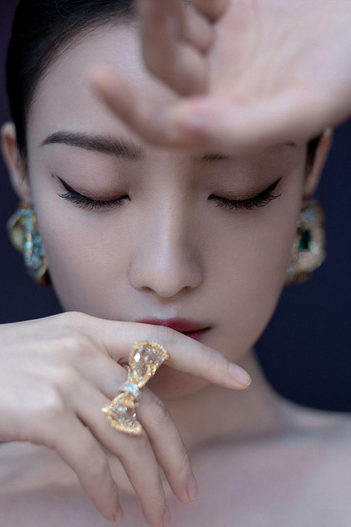 带着蝴蝶戒指的女星倪妮MM131美女图片高清图片明星专辑