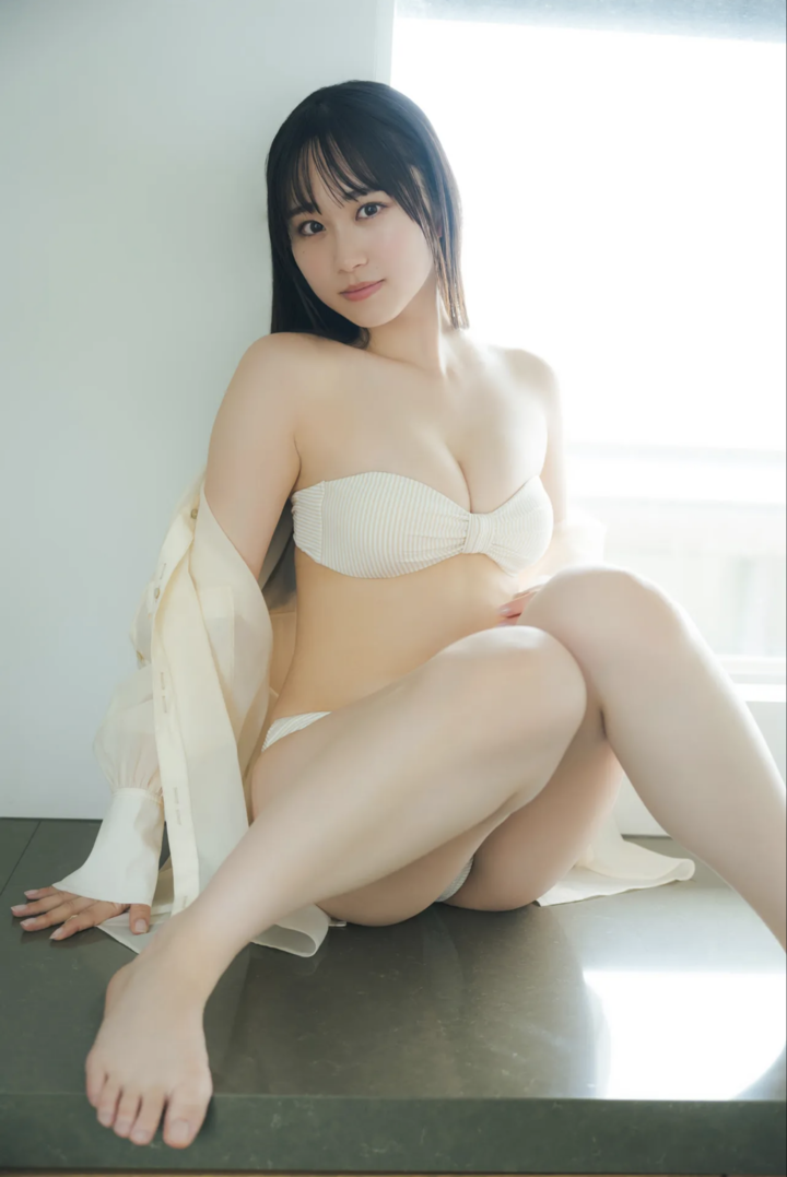 坐在桌子上的日本宅男女神精品国产乱码久久久EA7
