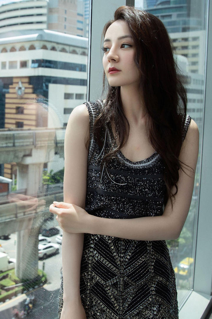 气质美女明星迪丽热巴写真