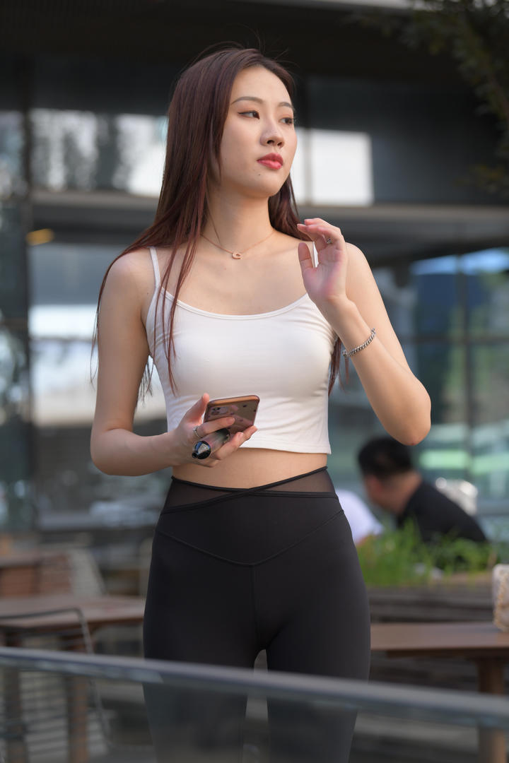 黑色瑜伽裤街拍美女大全