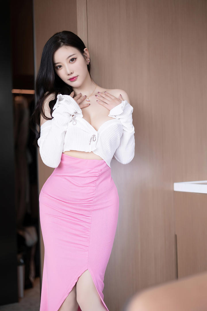 国产极品颜值女主播杨晨晨傲人身材美女壁纸大图下载