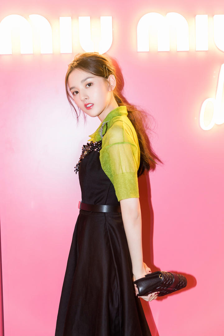 美丽时尚美女明星宋祖儿高清写真图片