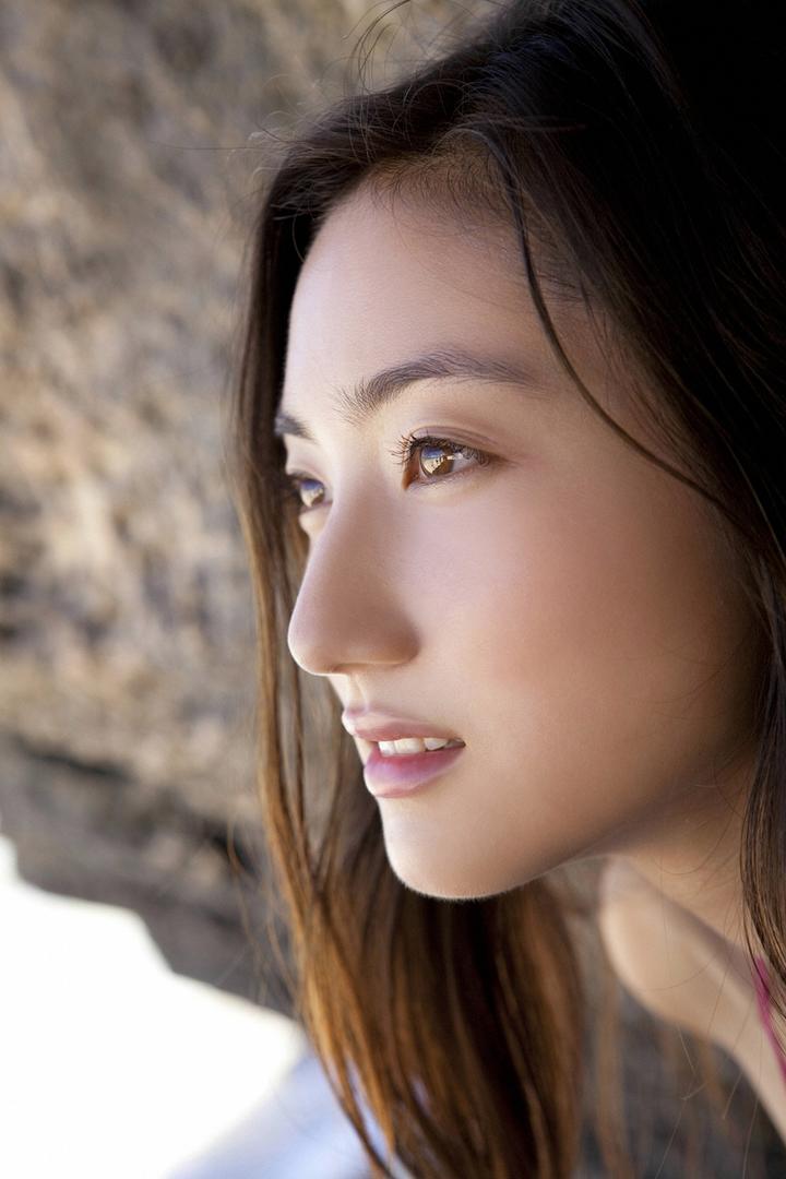 日本专区美女侧脸写真图片