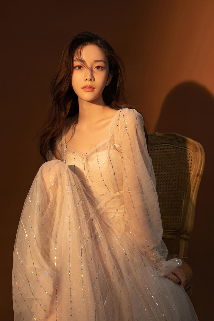 高颜值长裙清纯极品美女写真图片