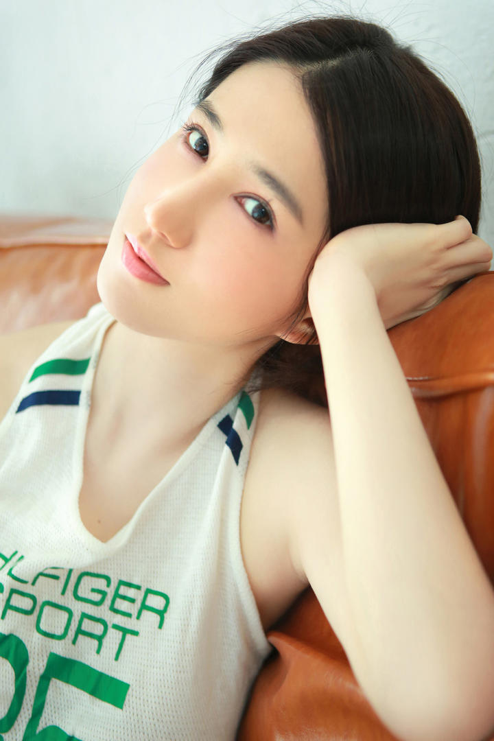 国产清纯女大学生人体艺术私拍图片