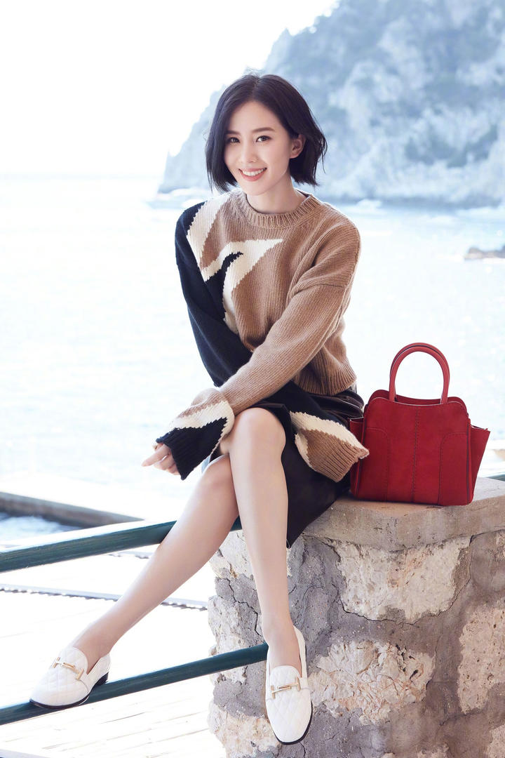 漂亮美女明星刘诗诗清纯短发发型海边写真图片