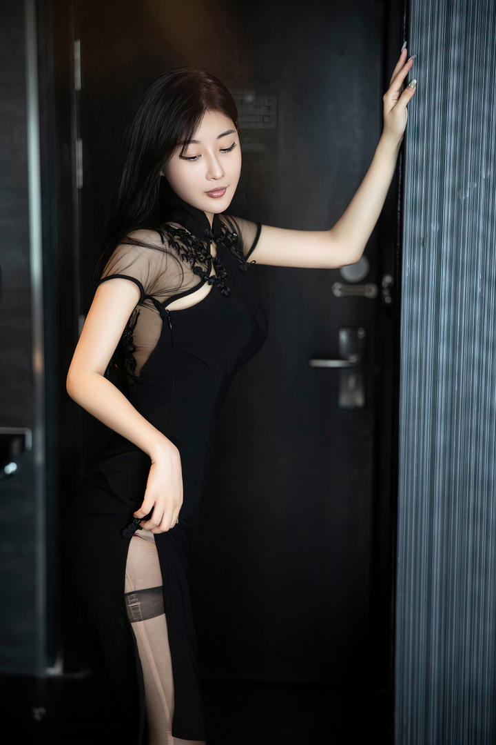 国内专业成熟韵味美女顾楚楚生活照图片