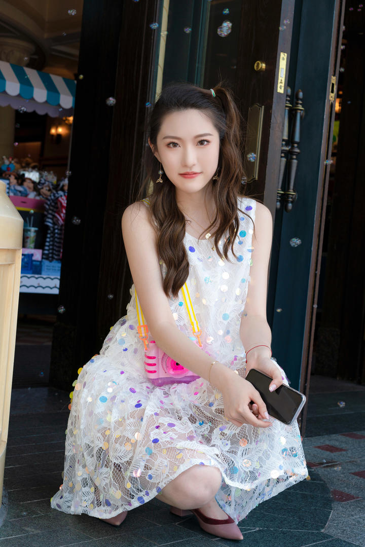 街拍清纯美女芊芊推女郎写真图片