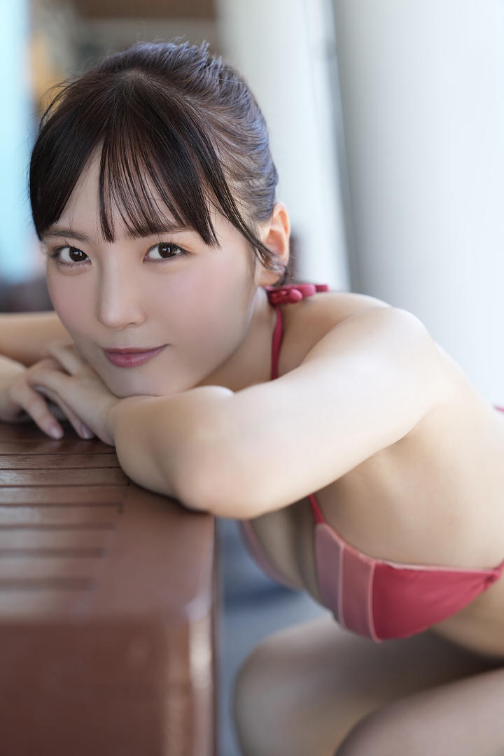 日本90后美女性感吊带比基尼私拍写真图片