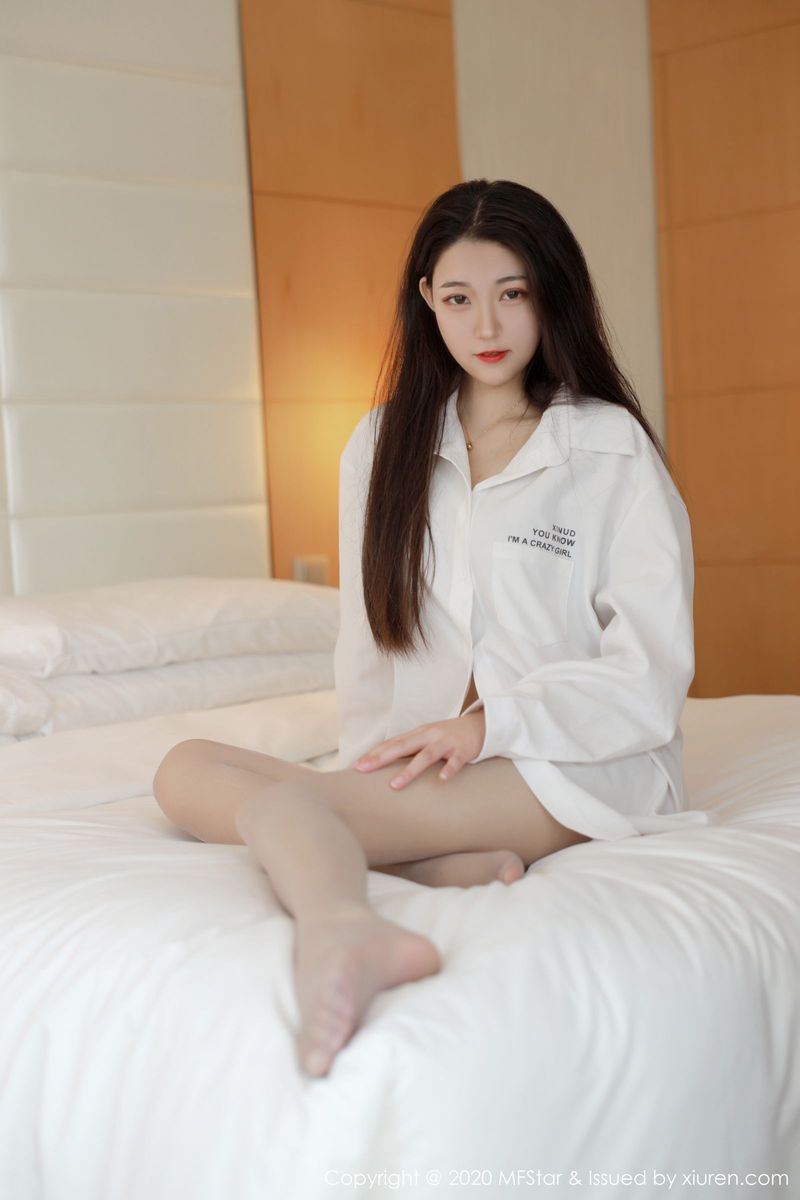模范学院新人嫩模Laura张小妮白衬衫丝袜美腿苗条性感写真