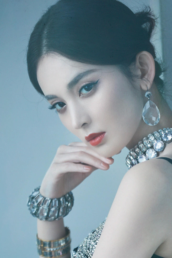 高清极品美女古力娜扎特写图片