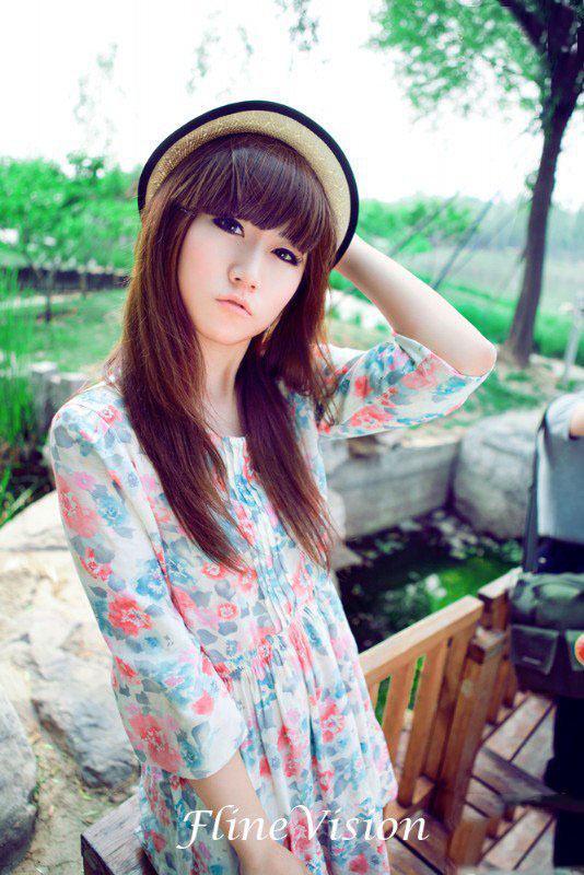 可爱纯水校花MM公园游玩写真