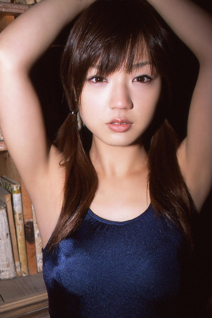 日本双马尾美女性感人体写真图片