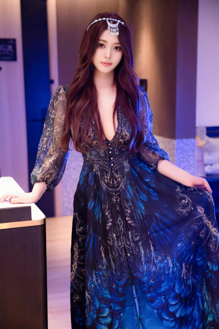穿着长裙的纯欲天花板美女国模吧女神私密生活照流出