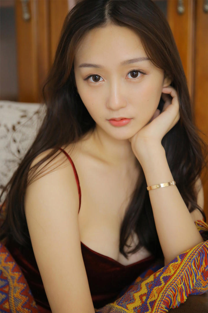 中国性感模特高清西西人体大胆美女图片