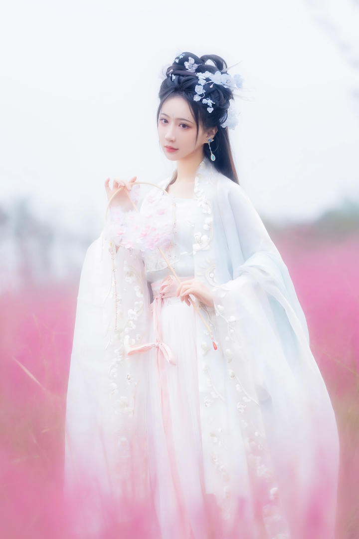 秀丽古装美女壁纸图片