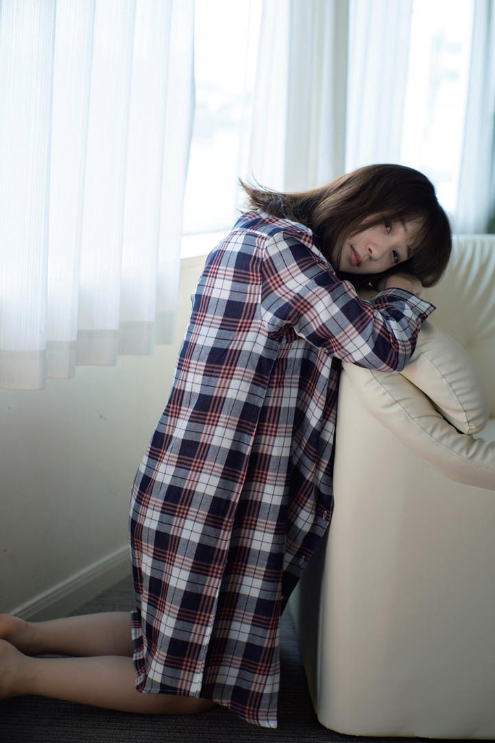 日本清纯短发美女私房照图片