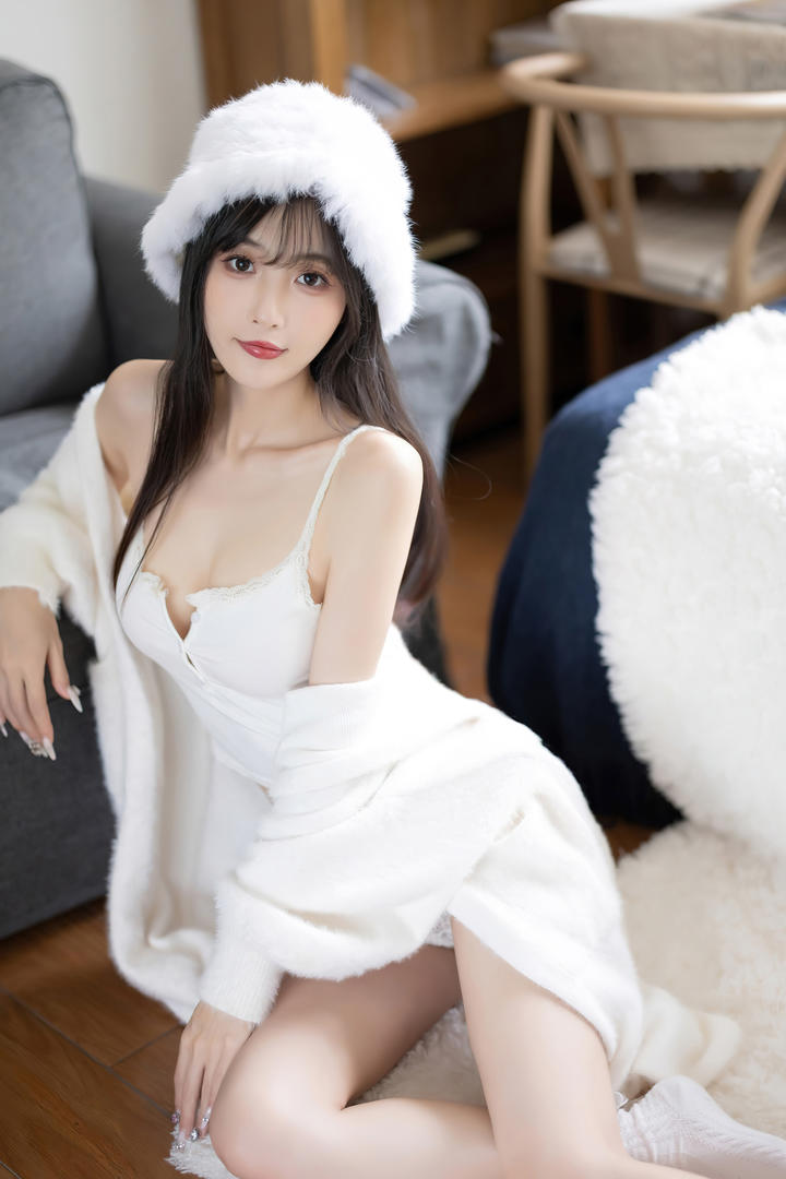 超高颜值雪白香肩美女模特林星阑性感写真图片