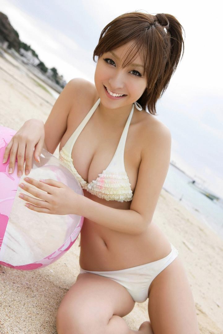 沙滩上的日本爆乳比基尼美女人体艺术摄影图片